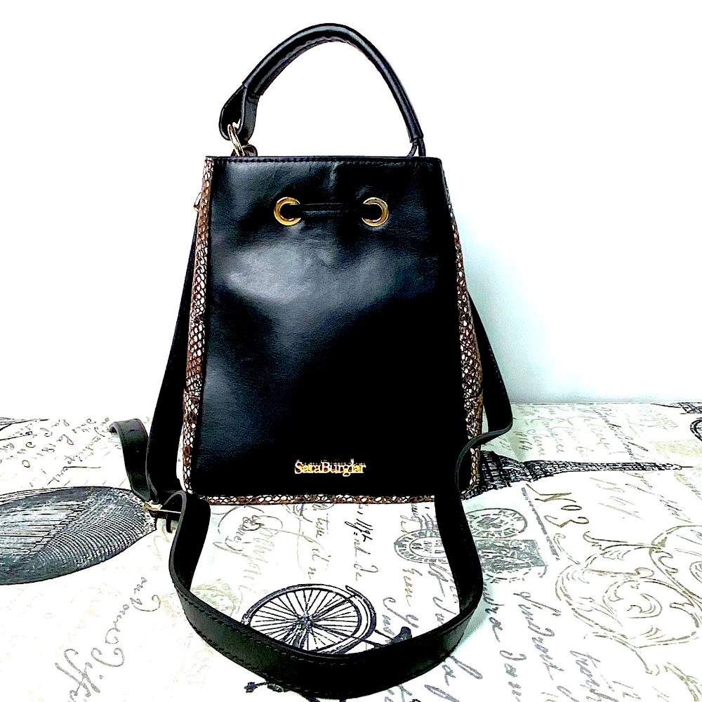 NWOT SARA BURGLAR Ariel Drawstrings Bucket Bag